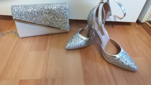 Schuhe und passende tasche - und,
