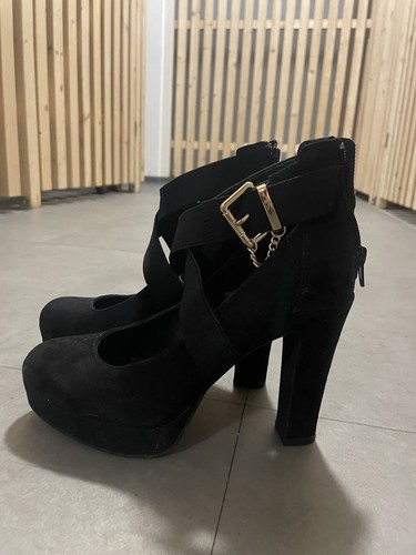 Schwarze hohe schuhe mit - hohe,